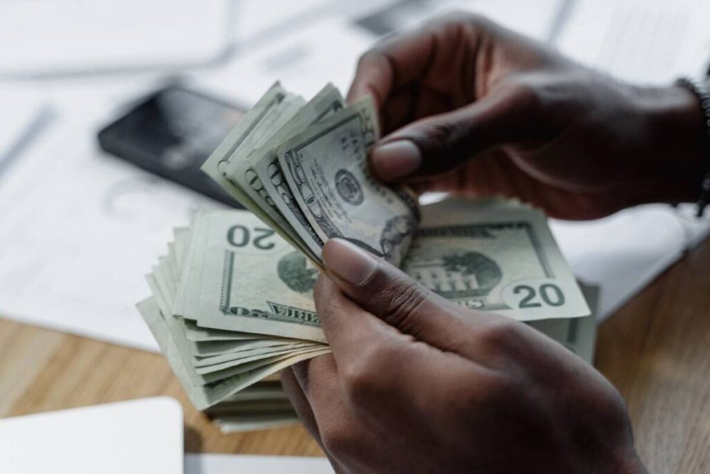 Savings compared with monthly expenses
